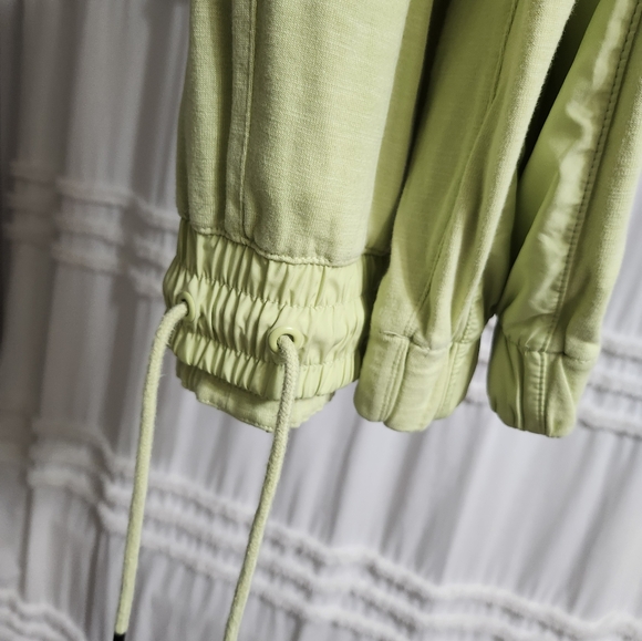 Like new, Nike pants, size small. Final Price Reduction. - Picture 12 of 12